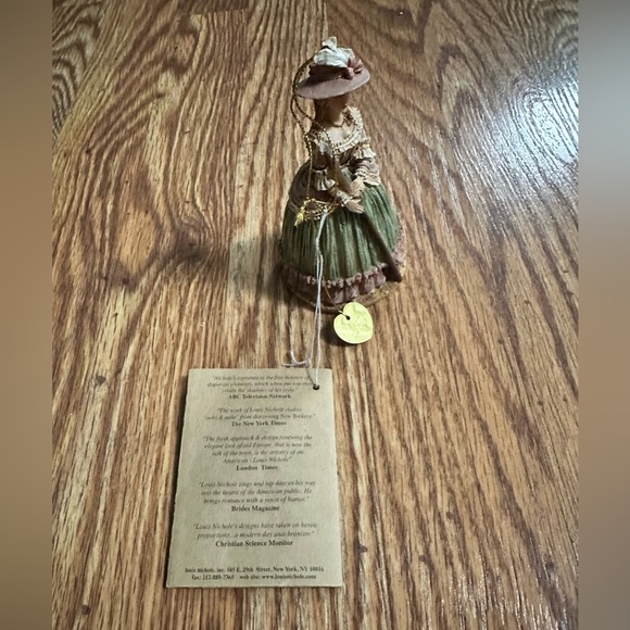 Louis Nichole Victorian Louis XVII Old World Lady with Cane/Walkingstick - Picture 2 of 10